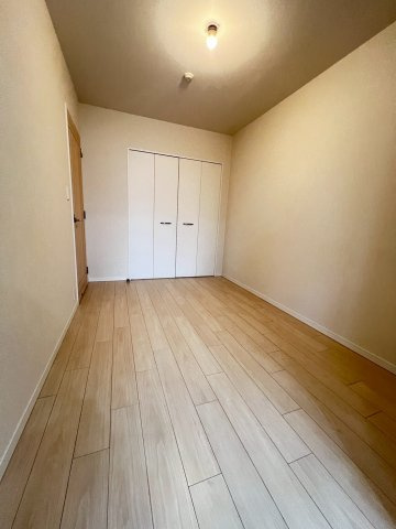 甲子園三番町ハイツの居間・リビング