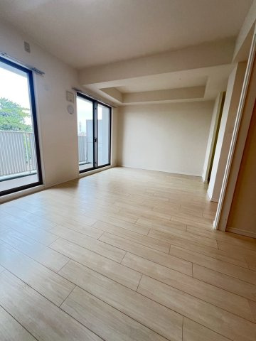 甲子園三番町ハイツの居間・リビング