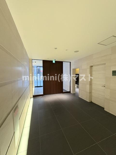 フロンティアコート堺筋本町のエントランス