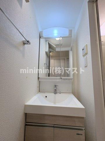フロンティアコート堺筋本町の洗面所