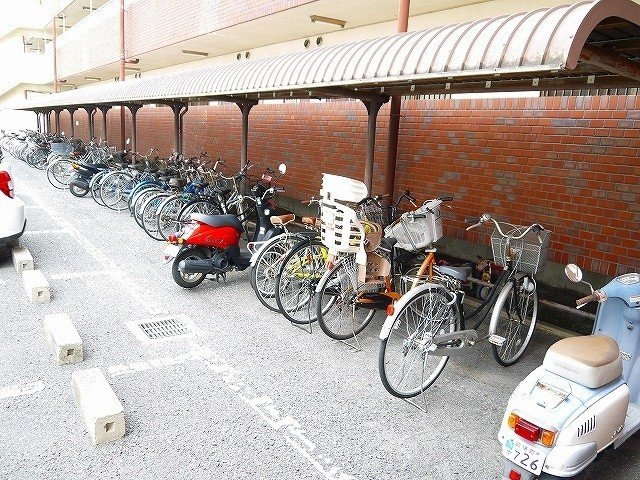 CENTURY・アスカⅠのその他共用部分|屋根付き駐輪場あります