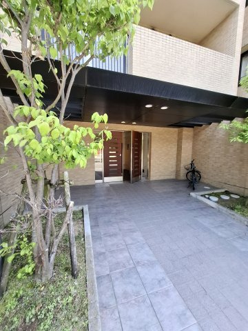 ハイツ甲四公園のエントランス