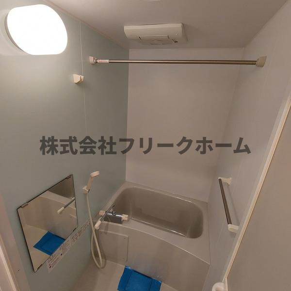 小金井市東町４丁目のアパートの浴室