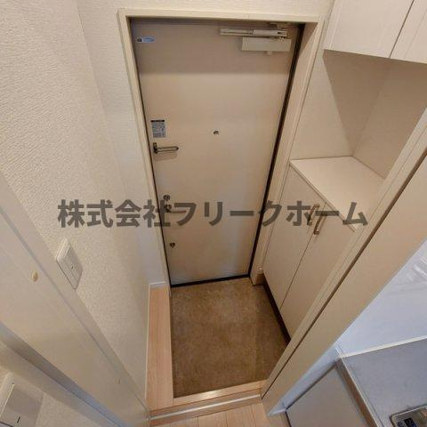 小金井市東町４丁目のアパートの玄関
