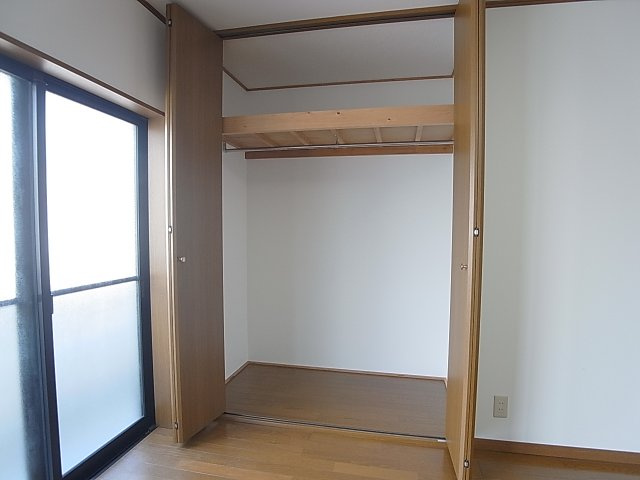 西代通4丁目貸家の収納|クローゼット完備