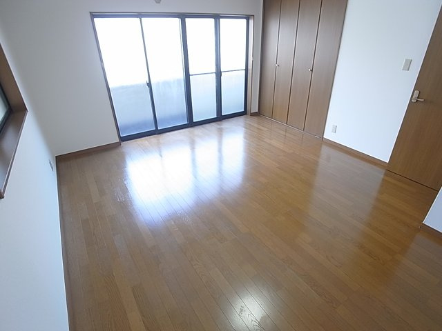 西代通4丁目貸家の内装|ダブルベッドでも余裕です