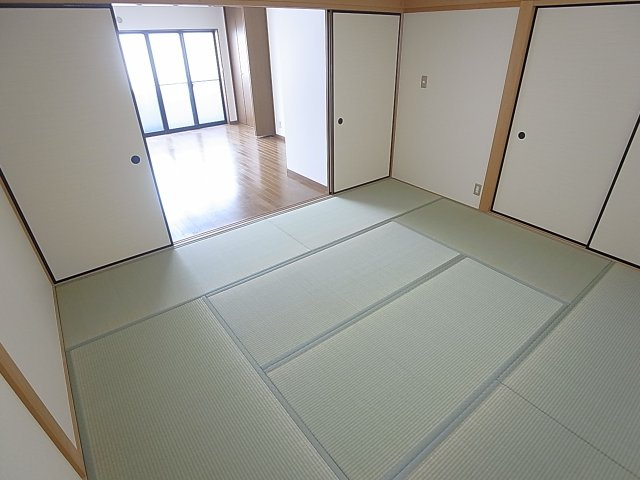 西代通4丁目貸家の内装|和室は寛げます