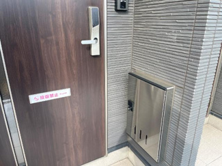 【玄関】 | 仮）取手市米ノ井新築アパートＡ棟 | 電子キー　宅配ボックス（イメージ）