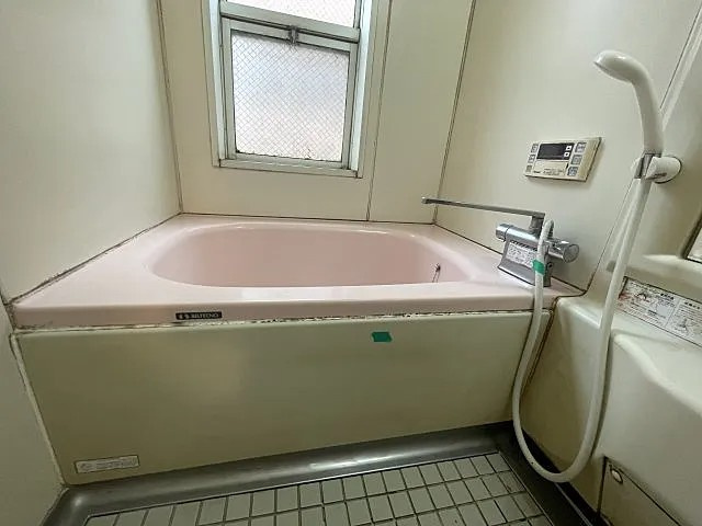 小松北町タウンハウスの浴室