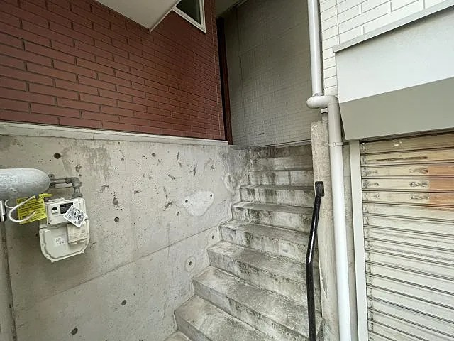 小松北町タウンハウスのエントランス
