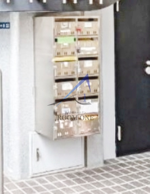 フリーデンハイム四谷のその他共用部分|集合ポストです。
