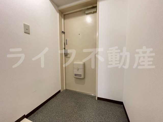 デルニエアンの玄関