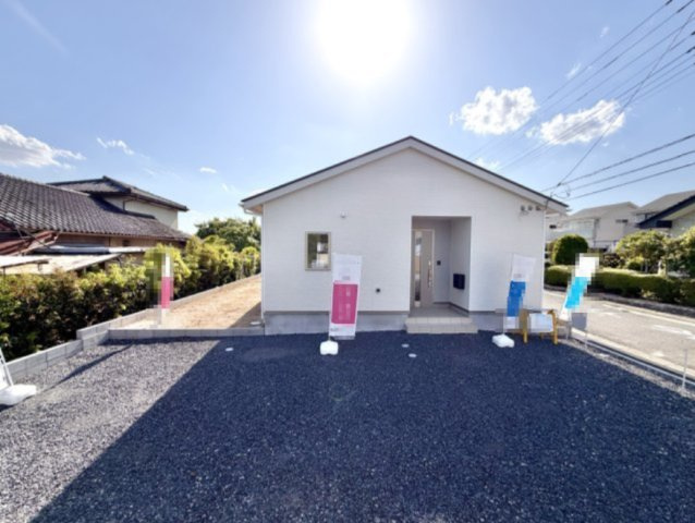 【新築戸建】前橋市粕川町新屋第1　の外観|■外観（2号棟）｜陽だまりのリビング、家事らくキッチンのお家、ついに完成！永く住むほどに愛着を深める、味わい豊かなデザインです。完成したばかりの新築を、一度ご覧になってみませんか？