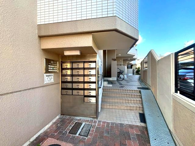 ライオンズマンション千代田柳風台のエントランス