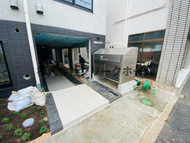 武蔵野市吉祥寺本町４丁目の賃貸マンションのエントランス