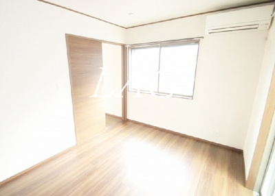 【居間・リビング】 | メゾンドール | 洋室のお部屋です。