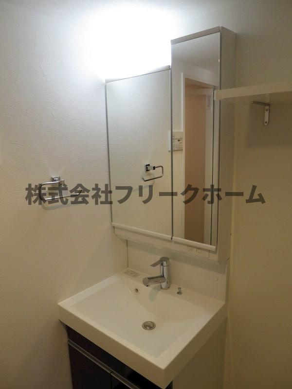 小金井市本町５丁目の賃貸マンションの洗面所