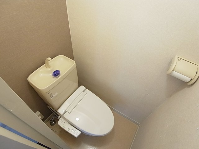 湊川センタービルB棟のトイレ|温水洗浄便座付きのトイレ