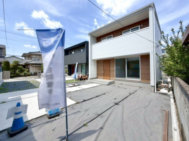 【中古戸建】深谷市上野台の外観|■外観｜土日のご見学はもちろん、平日・夜間のご案内も大歓迎です♪「今から見たい」や「仕事終わりに見たい」にもご対応できますのでお気軽にお問い合わせください♪
