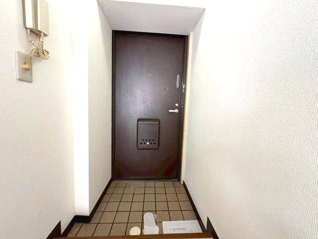 RIZEONE富田林レジデンスⅡの玄関