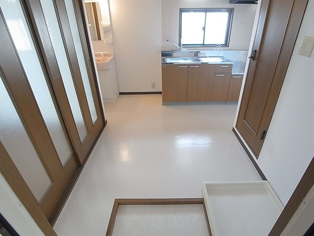 神戸市兵庫区西多聞通２丁目の賃貸マンションの玄関|ゆったりとした玄関