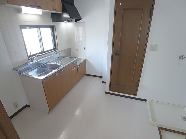 神戸市兵庫区西多聞通２丁目の賃貸マンションの居間・リビング|角部屋で日当たり良好の室内