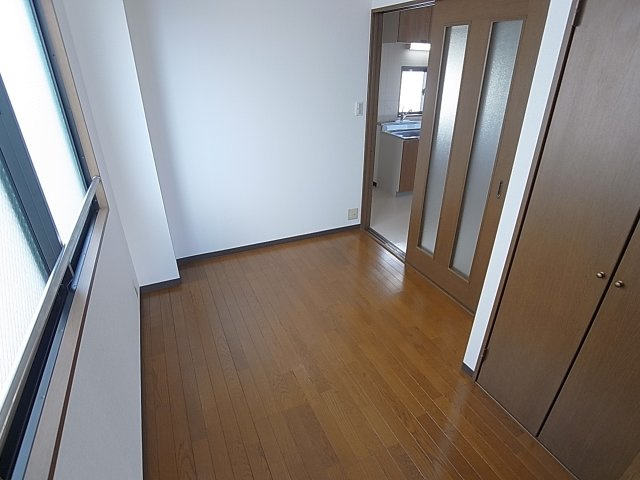 神戸市兵庫区西多聞通２丁目の賃貸マンションの内装|どのお部屋も綺麗に改装されています