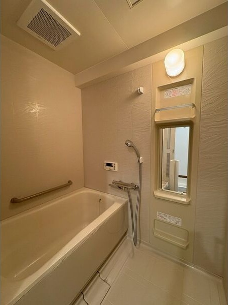 レフィナードの浴室|同物件別部屋写真