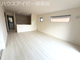 【居間・リビング】 | 瑞穂市十九条新築建売全2棟！ゆとりの5LDK！お車スペース4台以上可能！長期優良住宅！ | 瑞穂市十九条新築建売全2棟！ゆとりの5LDK！お車スペース4台以上可能！長期優良住宅！