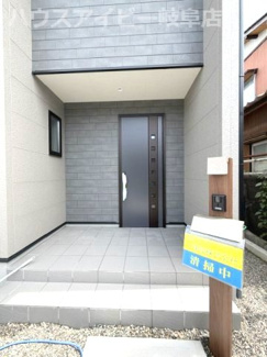 【玄関】 | 瑞穂市十九条新築建売全2棟！ゆとりの5LDK！お車スペース4台以上可能！長期優良住宅！ | 瑞穂市十九条新築建売全2棟！ゆとりの5LDK！お車スペース4台以上可能！長期優良住宅！