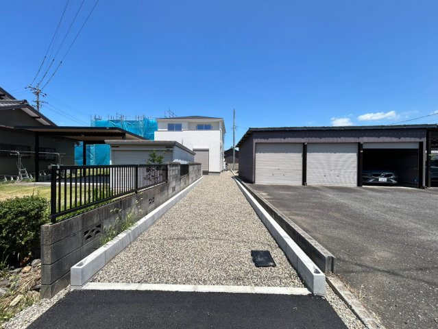 リーブルガーデン　一宮市北方町中屋敷第2　全1区画分譲のその他|南側道路につながる通路です。