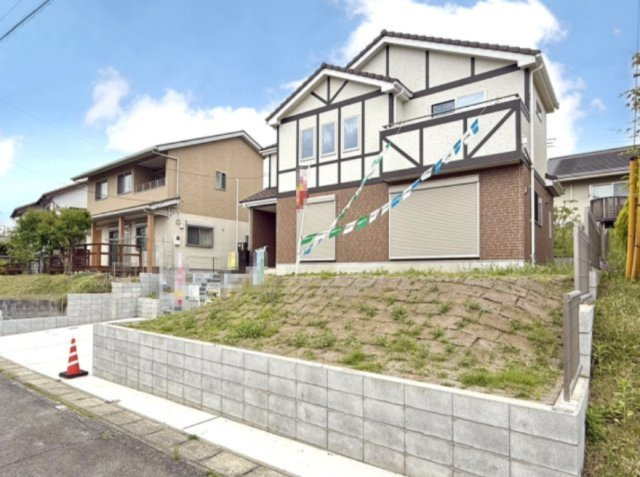 【新築戸建】安中市秋間みのりが丘の外観|■外観｜ここから始まる「日常」はご家族にとってかけがえのない時間となります。少しでも豊かに、快適に。