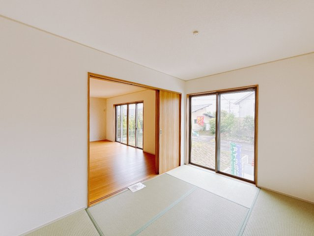 【新築戸建】安中市秋間みのりが丘の和室|■1階和室｜和室でしか味わえない畳ならではの香りや素材で和のやすらぎを感じてください♪休日はお子様とお昼寝するのにも最適です！