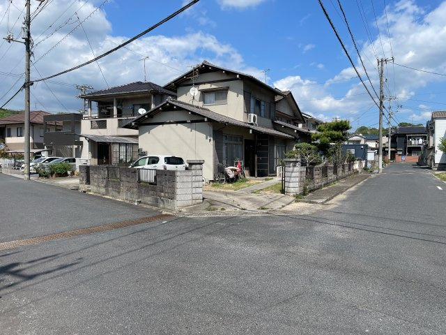大門町一丁目戸建住宅の前面道路含む現地写真