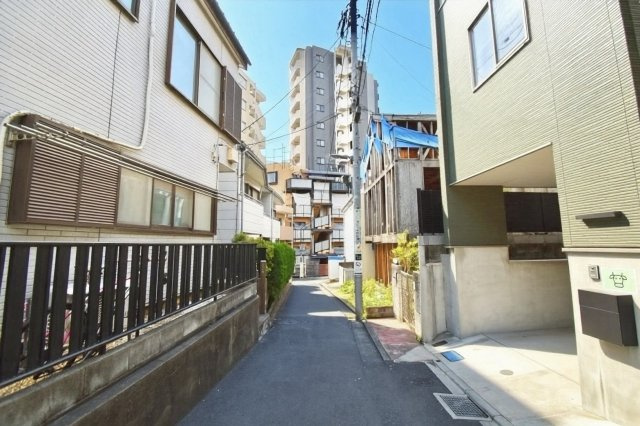 新宿区原町1丁目　中古戸建の前面道路含む現地写真|現地写真