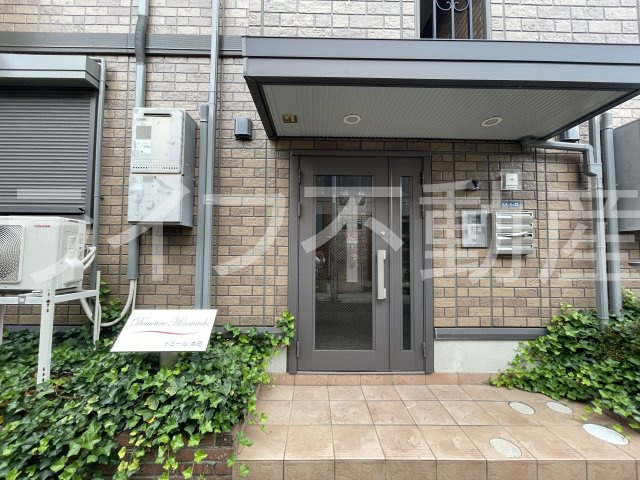 ドミール本町のエントランス|ゆとりのあるエントランスです