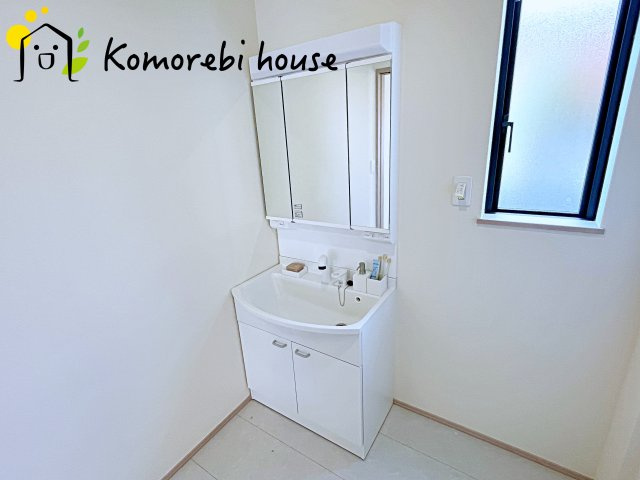 上尾市南　545番　新築一戸建て　ハートフルタウン　Aの独立洗面台|26.5.7　撮影済み
