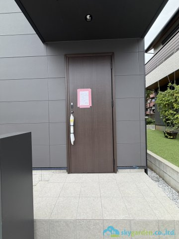秦野市三屋第1　新築戸建　全2棟2号棟の玄関