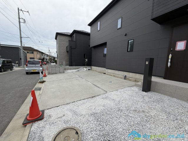 秦野市三屋第1　新築戸建　全2棟2号棟の駐車場