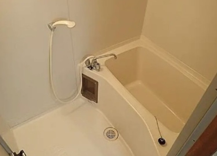 豊玉屋ビルの浴室