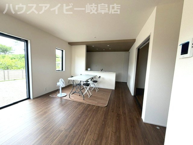 【居間・リビング】の画像