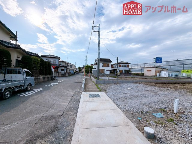 [新築住宅] 熊谷市肥塚 第3 全3棟の前面道路含む現地写真