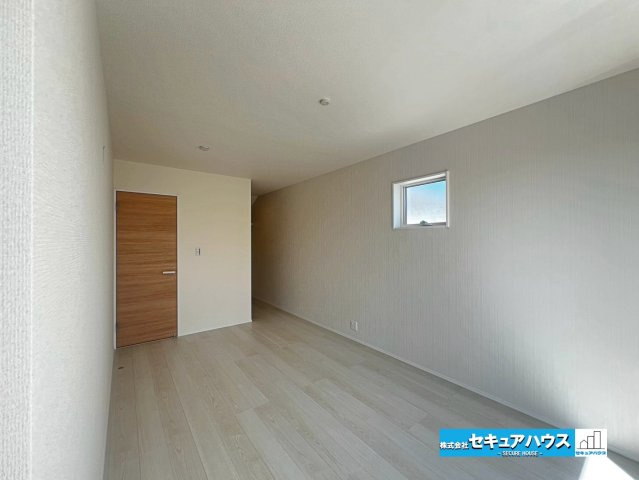 【本日ご案内可能】刈谷市井ケ谷町井田　全4棟の洋室|【洋室9帖】
◆広々とした居住空間は日々の暮らしを彩り、心のやすらぎと満足感を与えてくれます。通風と採光を考慮した設計は子供たちはのびのび育ち、家族でくつろぎと団らんを生み出します。　　　　　　　　　