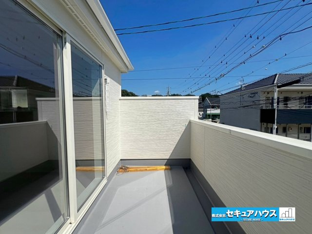 【本日ご案内可能】刈谷市井ケ谷町井田　全4棟のバルコニー|【バルコニー】
◆見晴らしもよく、太陽の温かな温もりをめいっぱい受け止めてくれます。
太陽の光と爽やかな風を受けたお洗濯物はあっという間に乾き、取りこむ時には太陽の匂いを感じられそうですね。　　　　　