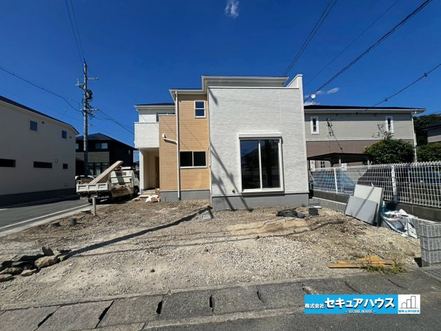 【本日ご案内可能】刈谷市井ケ谷町井田　全4棟の外観|【現地外観写真:全4棟】
◆内装完成！！本日ご案内可能◎
◆駐車2台可能！オプション工事でカーポート設置などいかがでしょうか。その他にも、フェンスなどの「オプション工事」もご提案いたします♪　　　　　