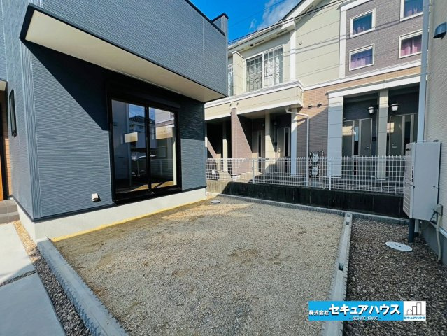 【本日ご案内可能】刈谷市井ケ谷町井田　全4棟の庭|【3号棟　庭】
◆お庭付きの物件です♪ペットやお子様の遊び場として活躍します！ウッドデッキを設置したり、芝生を敷いたりして過ごしやすい空間をつくることができます。　　　　　　　　　　　　　　　　　　　