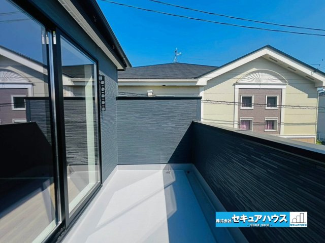 【本日ご案内可能】刈谷市井ケ谷町井田　全4棟のバルコニー|【バルコニー】
◆見晴らしもよく、太陽の温かな温もりをめいっぱい受け止めてくれます。
太陽の光と爽やかな風を受けたお洗濯物はあっという間に乾き、取りこむ時には太陽の匂いを感じられそうですね。　　　　　