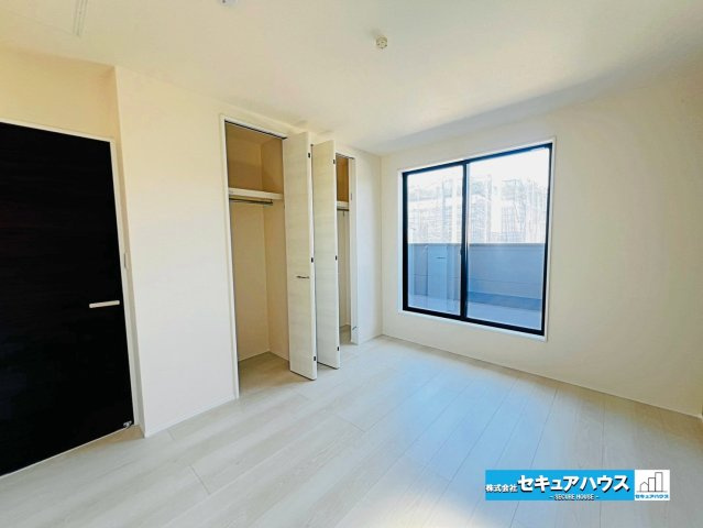 【本日ご案内可能】刈谷市井ケ谷町井田　全4棟の洋室|【洋室】
◆広々とした居住空間は日々の暮らしを彩り、心のやすらぎと満足感を与えてくれます。通風と採光を考慮した設計は子供たちはのびのび育ち、家族でくつろぎと団らんを生み出します。　　　　　　　　　　　