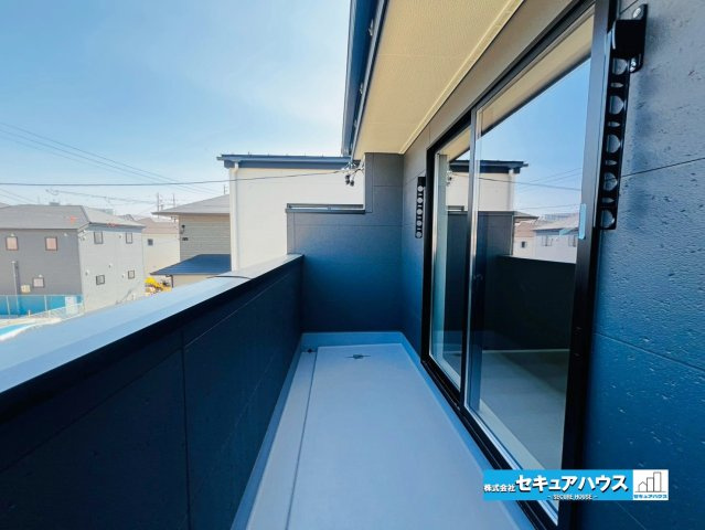 【本日ご案内可能】刈谷市井ケ谷町井田　全4棟のバルコニー|【バルコニー】
◆見晴らしもよく、太陽の温かな温もりをめいっぱい受け止めてくれます。
太陽の光と爽やかな風を受けたお洗濯物はあっという間に乾き、取りこむ時には太陽の匂いを感じられそうですね。　　　　　