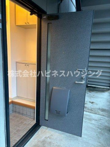 ルミエールEAST C棟の玄関